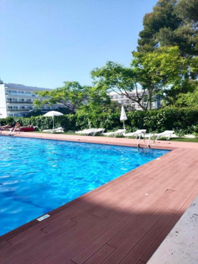 SUPERBE APPARTEMENT AVEC PISCINE, PLAGE A 300m! PORT AVENTURA A 5 mn!